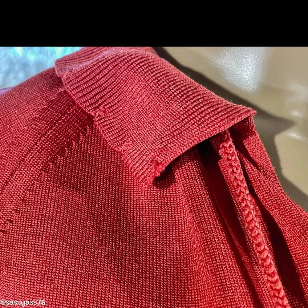 ⭐️HP⭐️VTG▪️GIVENCHY▪️70's Lightweight Knit Scalloped Collar Embroidered Logo Top - Picture 9 of 9